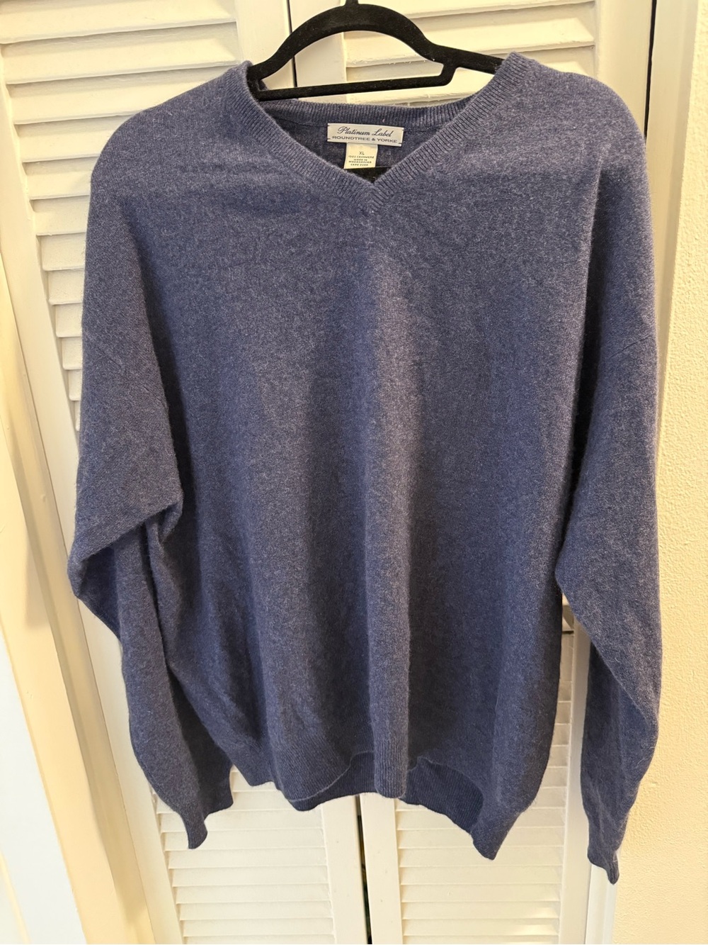 Platinum Label Roundtree & Yorke Men’s 100% Cashmere Blue V-Neck Sweater
